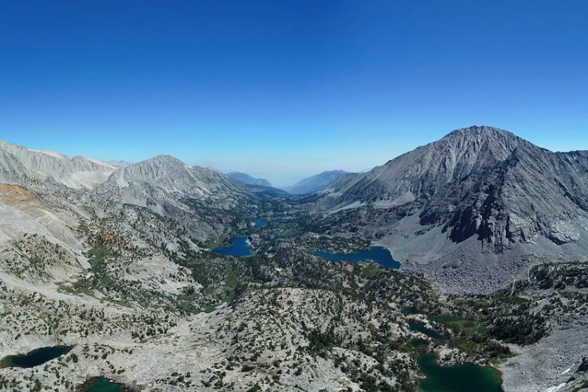 Глубоко под горами Сьерра-Невада в Калифорнии литосфера Земли может отслаиваться