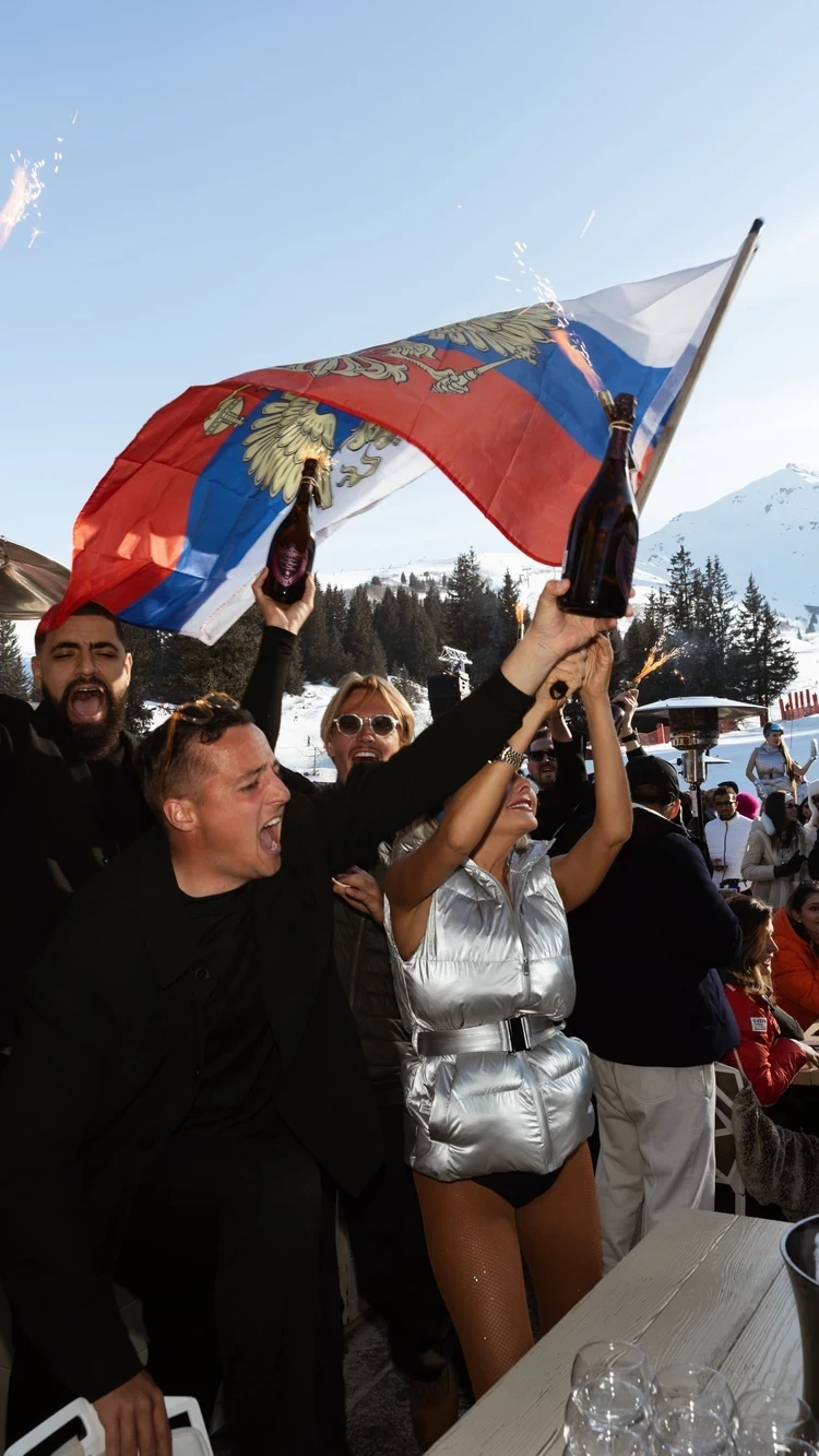 «Весь Куршевель танцует под песню «Матушка Земля»: Собчак рассказала, как русские миллионеры веселятся в Европе