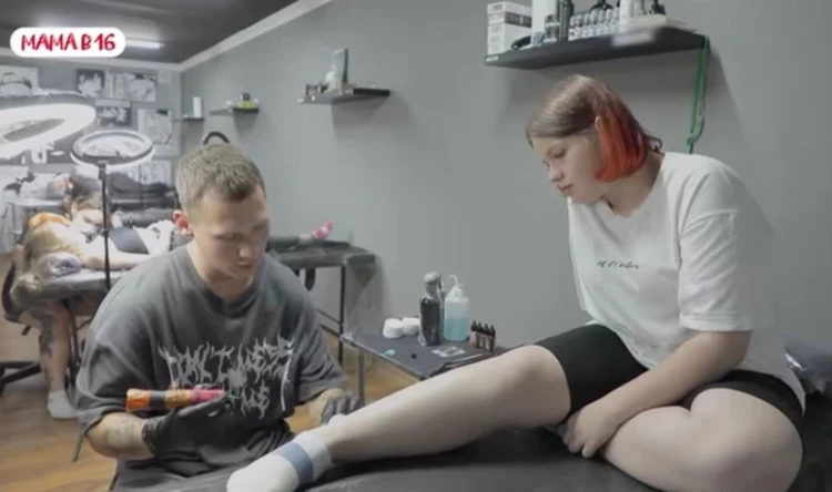 Была отличницей, но влюбилась в тату-мастера: честная история Юли, героини шоу «Мамы в 16», которая родила двойню и осталась одна