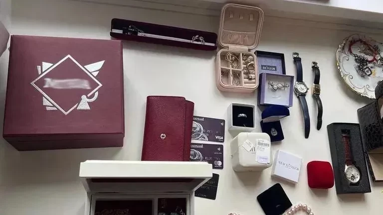 У ректора Псковского университета во время обыска нашли брендовые сумки и шубы