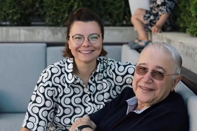 Дочь Евгения Петросяна впервые прокомментировала историю с его квартирой: «Я не общаюсь с отцом»