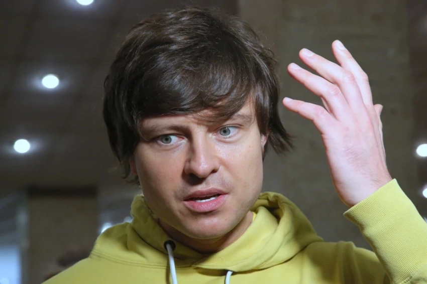 «Закрыли в кабинете и били впятером»: Прохор Шаляпин поделился печальными подробностями